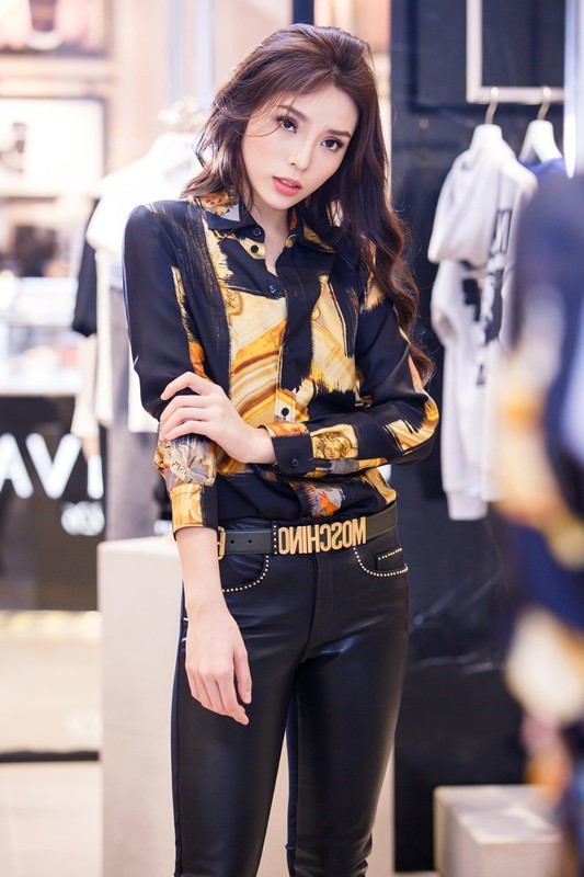 Hoa hau Ky Duyen tat bat chuan bi do hieu du Milan Fashion Week-Hinh-5